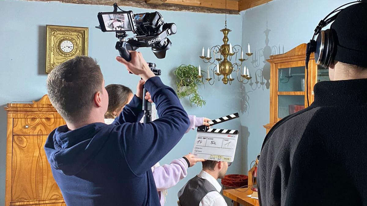  See the Story. Feel the Moment.